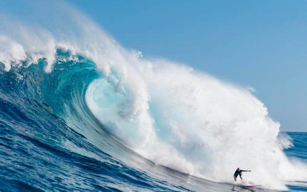 Isabella Gómez, primera colombiana en dominar Jaws