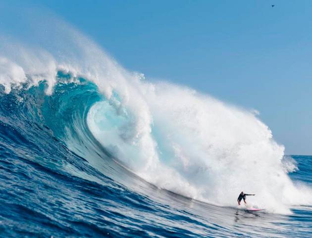 Isabella Gómez, primera colombiana en dominar Jaws