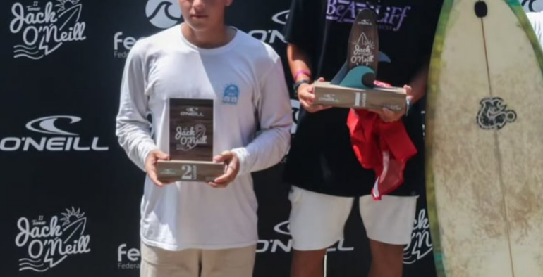 Surfista guajiro recibe beca de la ISA para impulsar su carrera deportiva